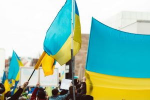 Податкові внески українців перевершують соцдопомогу у трьох країнах ЄС