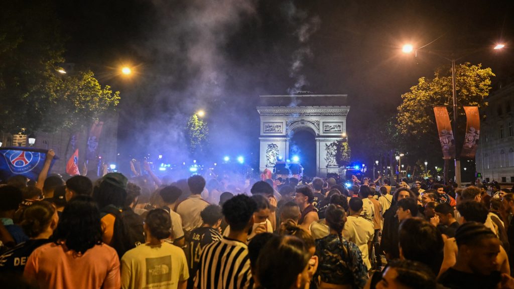 Перемога ПСЖ у фіналі ЛЧ спричинила масові безлади та погроми в Парижі