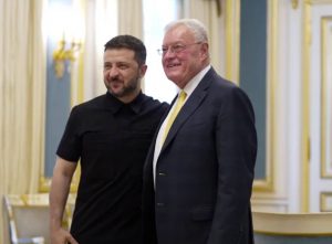 Кіт Келлог підтримав ширше залучення жінок до військової служби в Україні та пояснив свою позицію досвідом дружини й доньки-військової.