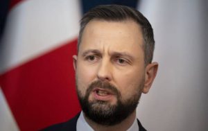 Польща не скорочуватиме підтримку України після масованого удару РФ. Дізнайтеся, що заявив міністр оборони Владислав Косіняк-Камиш.