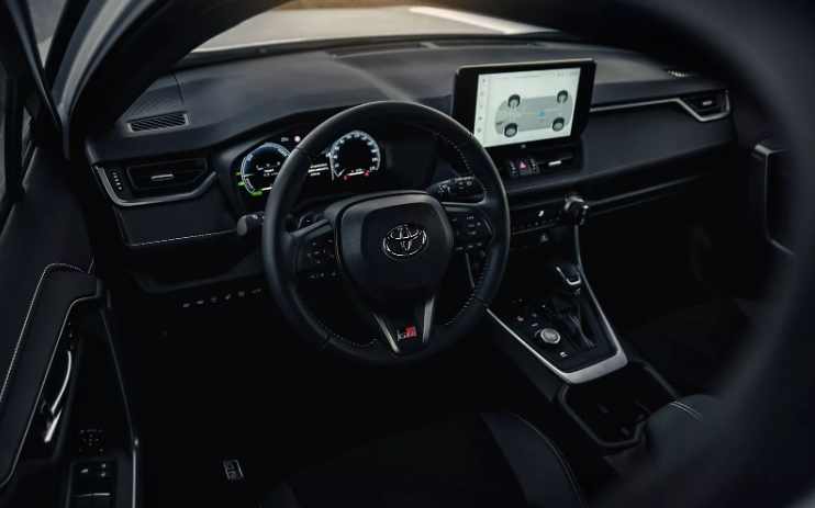 Toyota RAV4: надійний кросовер для міських та заміських поїздок