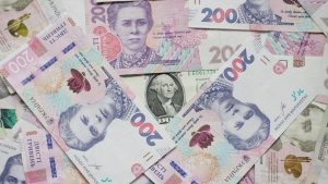НБУ оновив прогноз для України: ВВП зросте на 1,8%, зарплати — більш ніж на 12%, а інфляція до кінця 2026 року може прискоритися до 10%.