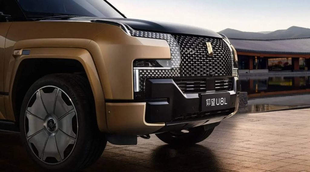 Компанія BYD представила новий YangWang U8L: китайський преміальний електрокар із рекордними можливостями