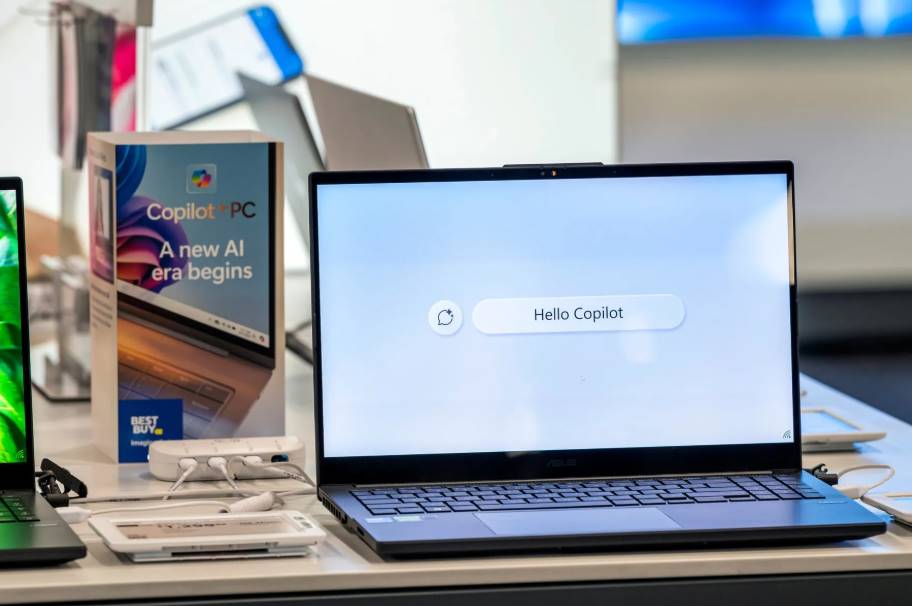 Apple виходить на ринок дешевих ноутбуків і вже тестує J700 для студентів і повсякденних користувачів
