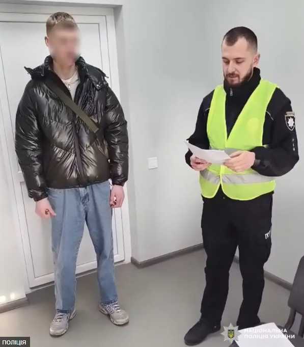 Група молодих людей атакувала автобус українського ансамблю "Гуцулія" на автозаправці у Шептицькому