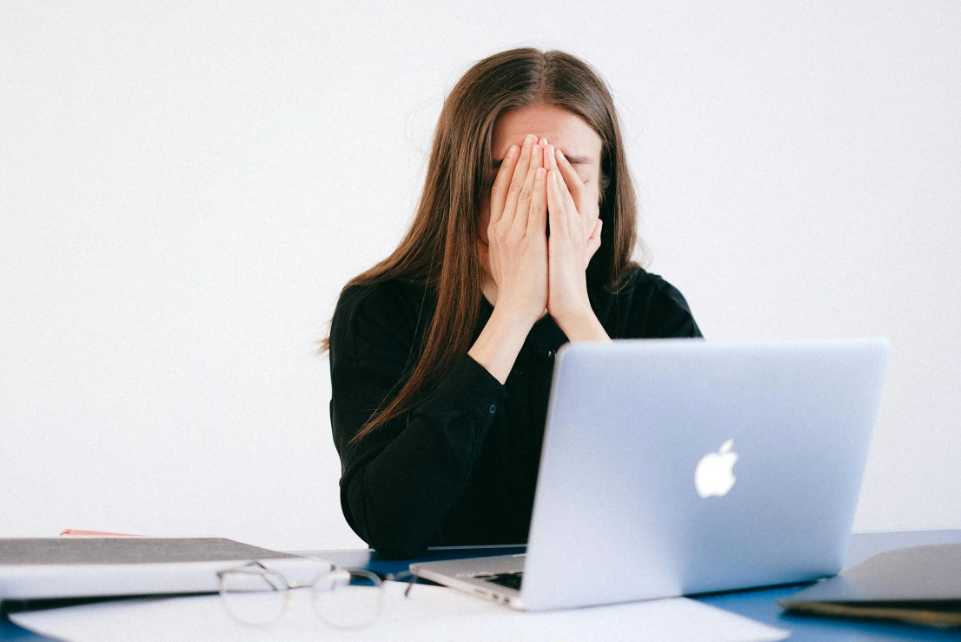 Що таке вигорання та як відрізнити його від депресії: симптоми, причини та способи подолання