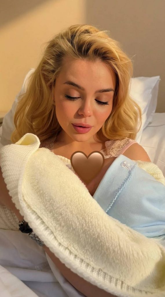 Аліна Гросу вперше стала мамою та показала новонародженого сина (фото)