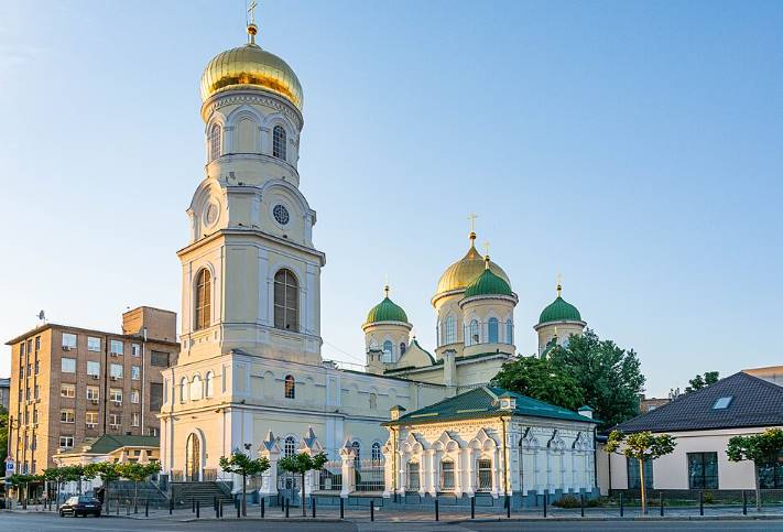 Де у Дніпрі освятити паски на Великдень 2026: адреси храмів і графік освячення