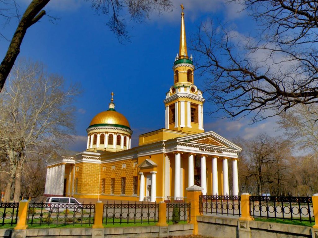Де у Дніпрі освятити паски на Великдень 2026: адреси храмів і графік освячення