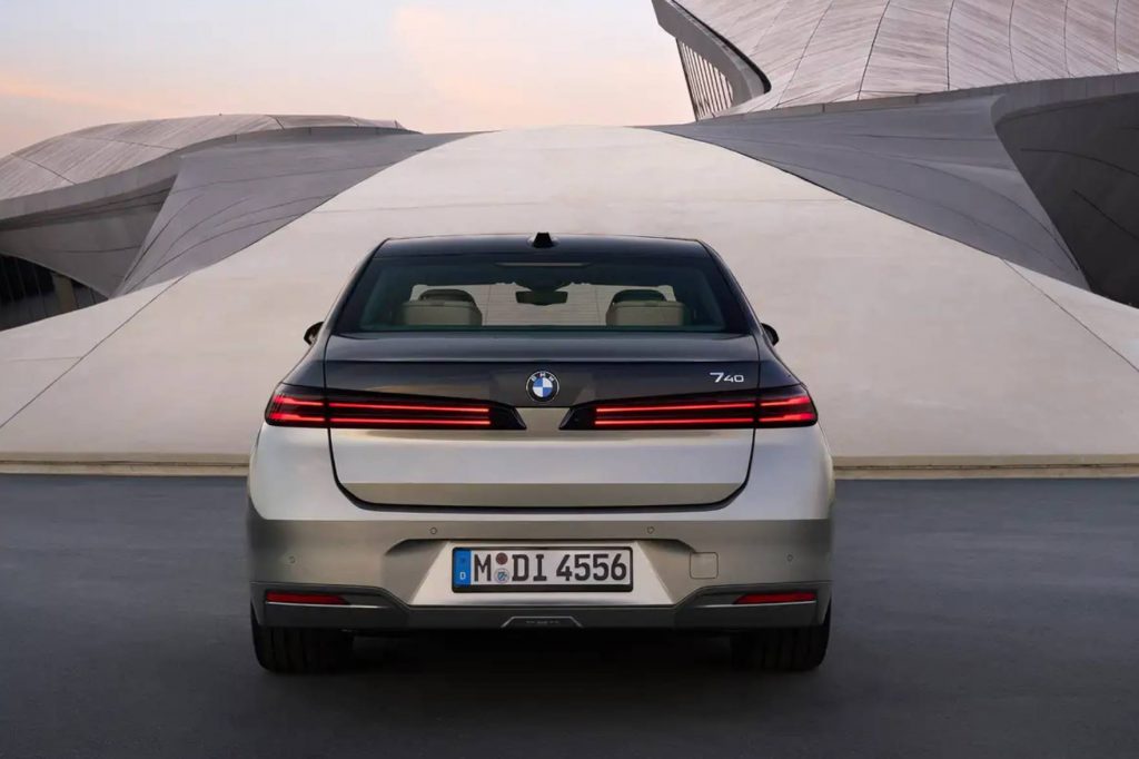 BMW представила нову 7 Series: флагман отримав оновлений дизайн, цифровий кокпіт і броньовану версію