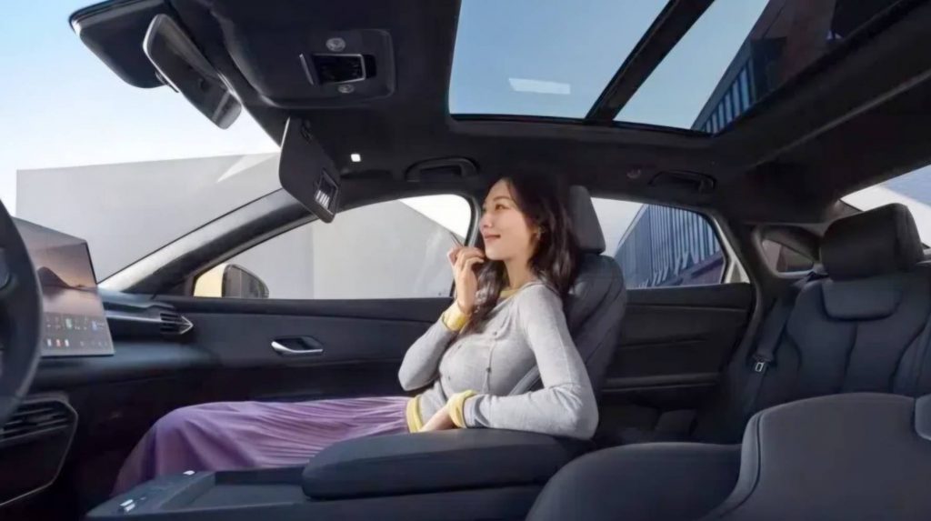 BYD представила електроседан Linghui e7 із запасом ходу до 550 км та зарядкою за 5 хвилин