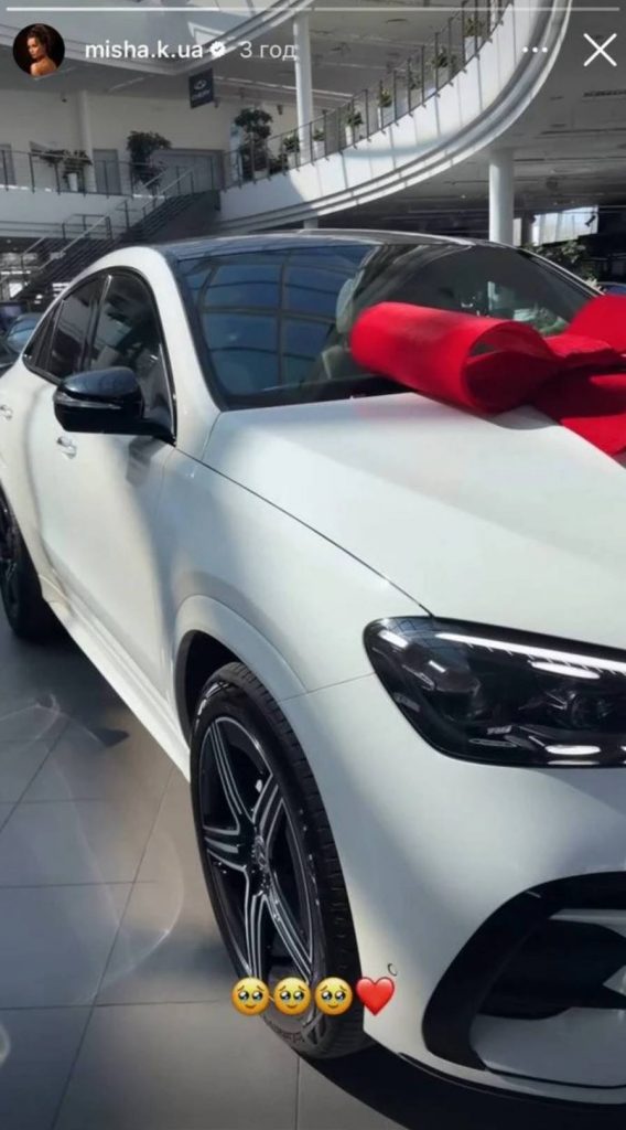 Ксенія Мішина похвалилася новим Mercedes за близько 5 мільйонів гривень
