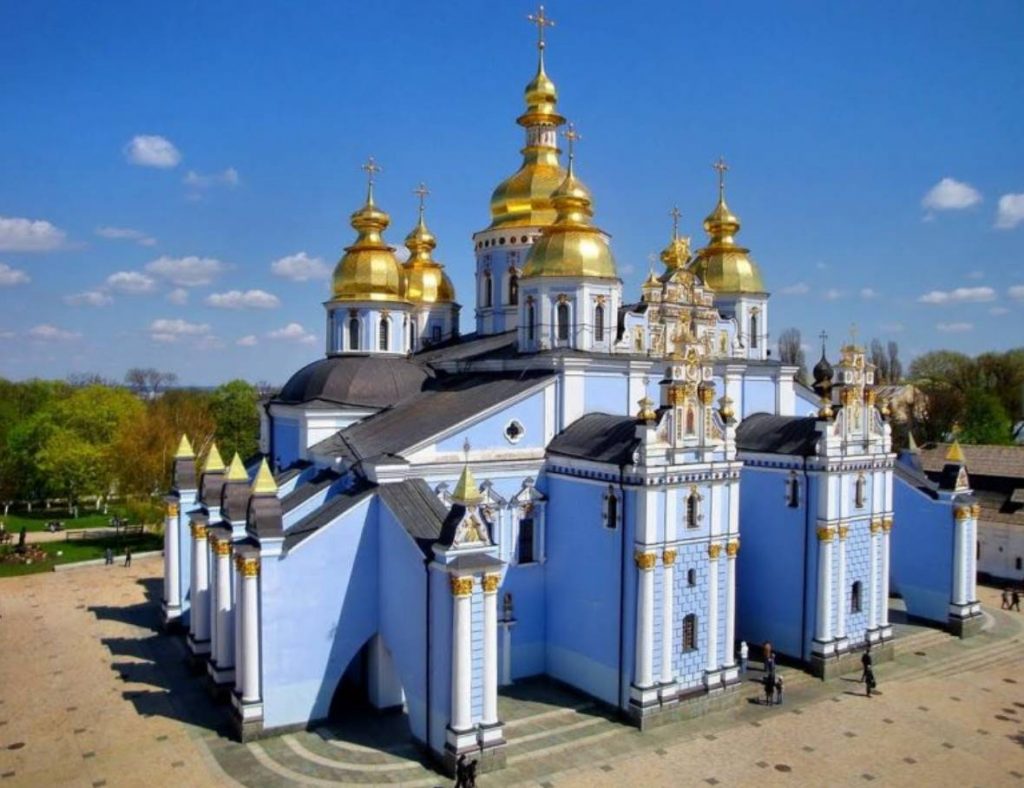 Коли і де святити паску в Києві 2026: розклад освячення у Лаврі, Золотоверхому соборі та інших храмах