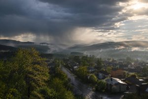 Дізнайтеся прогноз погоди в Україні на 22 червня: де чекати дощів, гроз і спеки до +31°. Перевірте температуру та опади по регіонах перед планами на день. вже зараз.