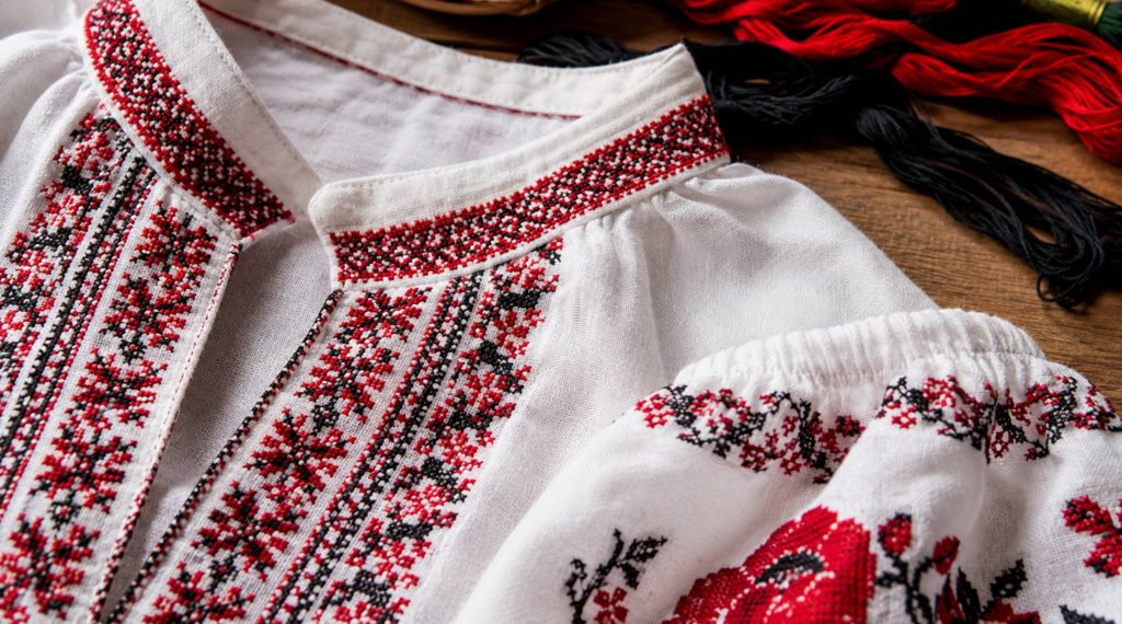 Про що розповідає українська вишиванка: значення кольорів, орнаментів і давніх символів