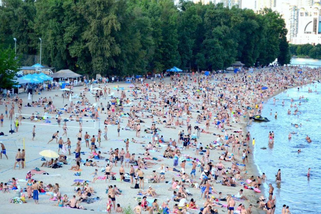 Де покупатися в Києві 2026: які пляжі відкриті, список озер з адресами та маршрутами