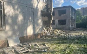 Дізнайтеся про наслідки удару КАБами по Запоріжжю: кількість загиблих, поранених і роботу рятувальників на місці події. Актуальні дані ОВА — читайте подробиці атаки.