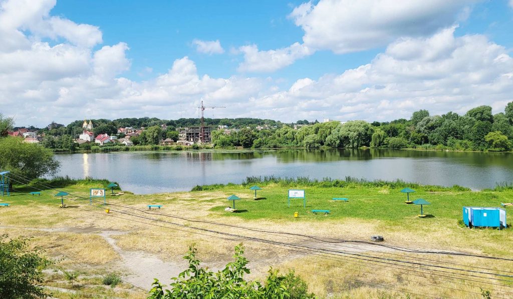 Де покупатися у Вінниці влітку 2026: список озер, які пляжі відкриті, локації, маршрути та адреси