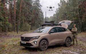 Renault показала концепт 4 Troop — військовий кросовер для операторів дронів із гібридною установкою, повним приводом і системами Thales.