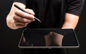 Разбился iPad: менять стекло или дисплей целиком?