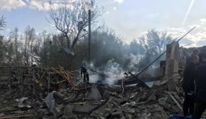 СБУ встановила п’ятьох командирів РФ, причетних до удару «Іскандером» по кафе у Грозі, де загинули 59 цивільних. Дізнайтеся імена підозрюваних.