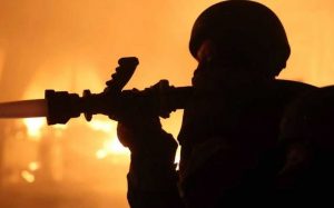 Дізнайтеся про наслідки атаки на Київ 30 липня: пожежу на ринку «Почайна», пошкодження біля метро, загиблого й постраждалих. Читайте подробиці.