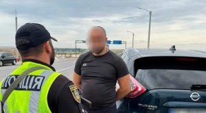 ДТП на трасі Одеса — Миколаїв забрала життя 12 людей. Поліція знайшла водія Nissan, який міг спричинити аварію. Читайте деталі справи.