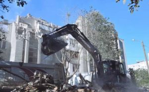 У Львові ракета влучила у п’ятиповерхівку, але не вибухнула. Дізнайтеся про постраждалих, пошуки людей і компенсації мешканцям міста.