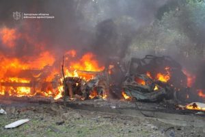 У Запоріжжі КАБ влучив у багатоповерхівку: троє людей загинули, 13 поранені. Читайте про наслідки атаки, жертв і перебіг рятувальної операції після удару.