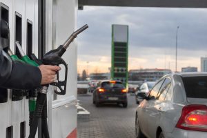 Дізнайтеся актуальні ціни на бензин, дизель і газ 26 липня. Порівнюємо цінники OKKO, WOG, SOCAR та «Укрнафти» після подорожчання ДП.