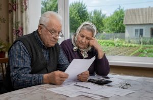 Пенсіонери можуть не платити земельний податок у межах визначених площ. Дізнайтесь, кому доступна пільга, які ліміти діють і як її оформити.