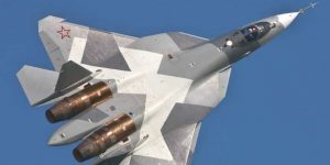 Росія могла застосувати Су-57 для захисту Омського НПЗ від українських дронів. Що відомо про атаку, ракети й роль винищувача — читайте.