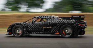 LEGO створила повнорозмірний Koenigsegg із 327 906 деталей, який розігнався до 111 км/год і встановив світовий рекорд. Дізнайтеся деталі проєкту.