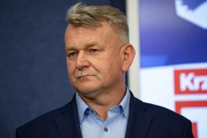 Кшиштоф Толвінський підтримав армію РФ: що відомо про передачу аптечок, його антиукраїнські заяви та судову справу в Польщі. Читайте деталі.