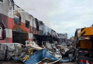 РФ знищила склад «Філіп Морріс Україна» у Києві під час нічної атаки. Дізнайтеся, як компанія перебудовує логістику й постачання.