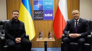 Зустріч Зеленського і Навроцького в Анкарі не зняла історичних суперечок між Києвом і Варшавою. Дізнайтесь деталі переговорів.