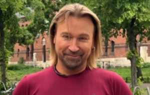 Олег Винник назвав українських зірок, які підтримали його після переїзду до Німеччини, та розповів про спілкування з Потапом і повернення. Читайте деталі.