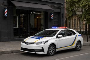 В Одесі чоловік зачинився з людьми у перукарні. Дізнайтесь, що сталося в Хаджибейському районі та як поліція звільнила відвідувачів.