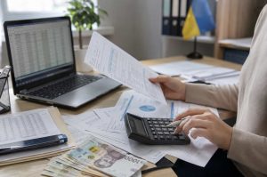 Дізнайтеся суми індексації зарплати у липні та серпні 2026 року, правила нарахування та мінімальне підвищення окладу для її скасування.