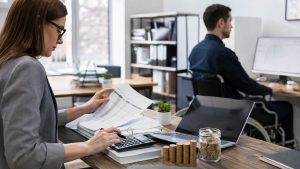 Хто може платити ЄСВ за ставками 8,41%, 5,5% і 5,3% та кого звільняють від внеску за себе. Умови пільг для роботодавців і ФОП — перевірте правила.