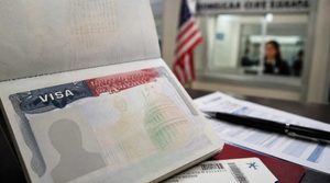 США тимчасово переносять співбесіди на імміграційні візи по всьому світу через навчання консульських працівників. Що відомо про нові правила.