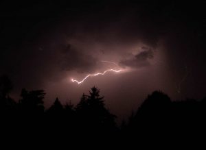 Прогноз погоди в Україні на 9 серпня: де пройдуть дощі та грози, якою буде температура вдень і вночі. Дізнайтеся свіжі дані Укргідрометцентру для регіонів країни.