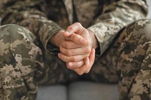 До 20 вересня військові можуть повернутися із СЗЧ за спрощеною процедурою. Як подати рапорт в «Армія+», обрати підрозділ та відновити виплати.