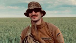 На фронті загинув 28-річний музикант «Квіткіс» Віталій Капранов. Він добровольцем служив у бригаді «Любарт» на Донеччині. Дізнайтеся подробиці.