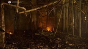 У Кривому Розі загасили пожежу в ТЦ після російської атаки. Постраждали 130 людей, дев’ятеро зникли безвісти. Дізнайтеся останні дані рятувальників.
