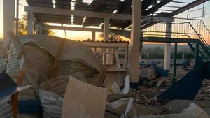 Пункт пропуску «Табаки» на кордоні з Молдовою призупинив роботу після атаки дронів. Дізнайтеся, що пошкоджено, куди перенаправляють транспорт і яка ситуація зараз.