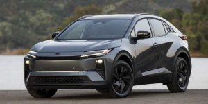Toyota C-HR 2027 став повністю електричним: 338 к.с., повний привод, запас ходу до 462 км і ціна від $37 080. Дізнайтеся характеристики новинки.