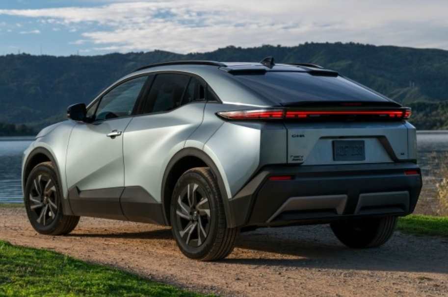 Новий Toyota C-HR 2027: скільки коштує електричний кросовер, запас ходу та характеристики кросовера