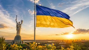 День Незалежності України 2026 відзначають 24 серпня. Добірка красивих, коротких та офіційних привітань для рідних, друзів, колег і соцмереж.