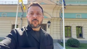 Зеленський повідомив про влучання у склади Сил оборони в селі Мила на Київщині. Детонували снаряди, міни та дрони, є загиблі й десятки постраждалих.